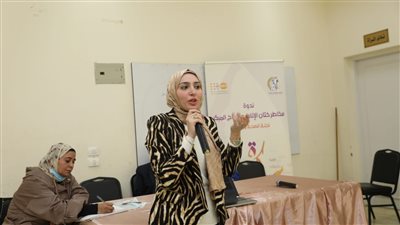 قومي المرأة يناقش مخاطر الزواج المبكر وختان الإناث بحي الأسمرات