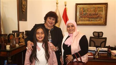 عبدالدايم تستقبل الطفلة ملك محمد وزيرة ثقافة «قادرون باختلاف» وتقرر ضمها لفرقة الشمس