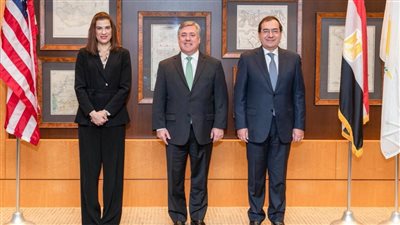 طارق الملا يبحث التعاون مع وزيرة الطاقة القبرصية ورئيسا شيفرون وأكسون موبيل