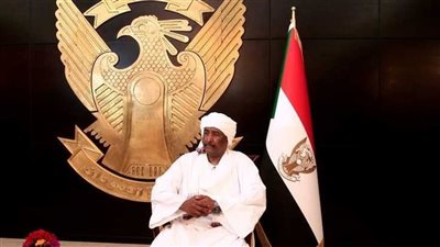البرهان يحذر من تحركات لبعثات دبلوماسية وسط السودانيين