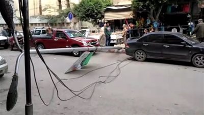سقوط عامود إنارة على الطريق الزراعي بالقليوبية بسبب الرياح الشديدة