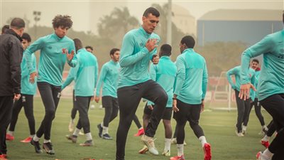 مران الأهلي.. ثلاثي الشباب المحترف بالتشيك يشارك في التدريبات