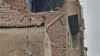 إزالة عقارين متصدعين بمنطقة الكيت كات بإمبابة | فيديو 