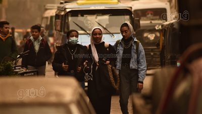 10 صور ترصد تعامل المواطنين مع العاصفة الترابية