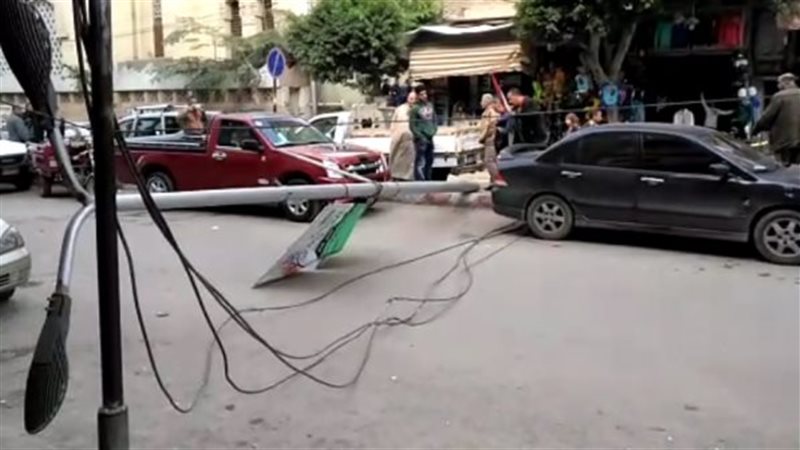 سقوط عمود إنارة