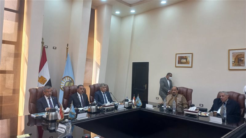 وفد برلماني يزور