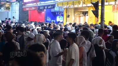 شاهد، إقبال على المطاعم ومحلات الحلوى بشوارع وسط البلد في ثاني أيام عيد الفطر 