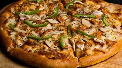 طريقة عمل عجينة البيتزا في البيت لتسعدي أبناءك في العيد