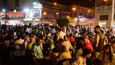 زحام على مقاهي وسط القاهرة لمشاهدة مباراة الأهلي والهلال مساء ثاني أيام عيد الفطر (صور)