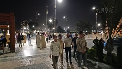 رغم العواصف الترابية، أهالي الأقصر يحتفلون بثاني أيام عيد الفطر على الكورنيش (فيديو)