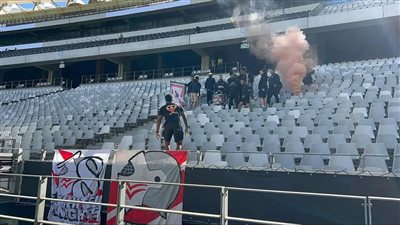 شاهد، جماهير الزمالك تحضر مران الفريق الختامي بجنوب أفريقيا استعدادًا لمباراة ستيلينبوش 