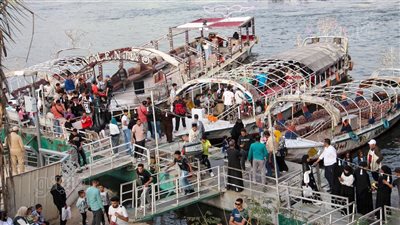 الجلوس أمام النيل والتقاط السيلفي، أبرز مظاهر الاحتفال في ثاني أيام عيد الفطر المبارك (صور) 