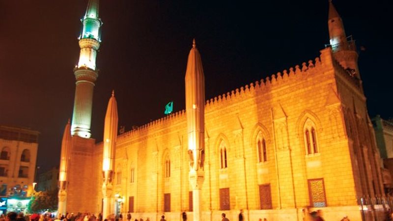 موعد أذان العشاء
