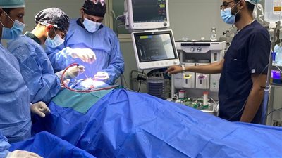 مستشفى سوهاج ينقذ حياة شاب سقط من على جبل بسبب عاصفة ترابية