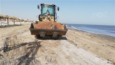 حملات نظافة مكثفة على شاطئ بورسعيد (صور)