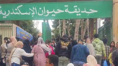 إقبال كبير من المواطنين على حديقة الحيوان بالإسكندرية (صور)