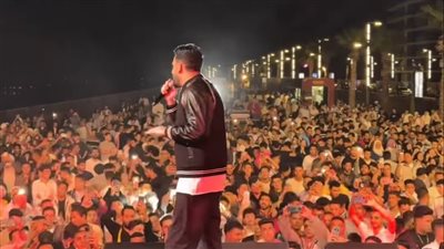 رامي جمال يتألق بحفل عيد الفطر في بورتو المنيا ويرفع شعار كامل العدد (صور)