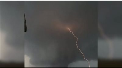 أعاصير عنيفة تضرب ولايات أمريكية، والسلطات للسكان: ابحثوا عن مأوى فورا (فيديو) 