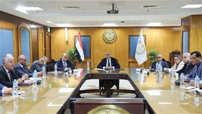 قرارات عاجلة من وزير التعليم، تعميم نظام البوكليت في امتحانات الشهادة الإعدادية، تجهيز وطباعة الامتحانات بالنظام الجديد، تنفيذ برامج علاجية لتحسين مستوى الطلاب، دهان الفصول وتشجير المدارس خلال شهر