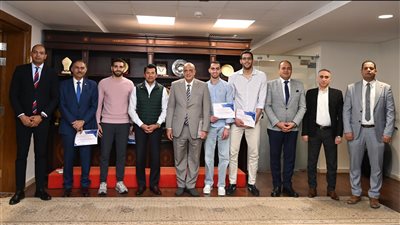 وزير الرياضة يكرم منتخب سلاح السيف بعد الفوز بذهبية بطولة العالم