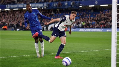 الدوري الإنجليزي، تعادل سلبي بين تشيلسي وتوتنهام في الشوط الأول