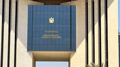 تركتها أمها فى الإمارات وفرت هاربة، الخارجية تشيد بجهود إعادة طفلة مصرية إلى أرض الوطن