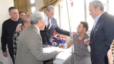 وزير العمل يوجه بتوفير فرصة عمل للعامل ضحية حادث 