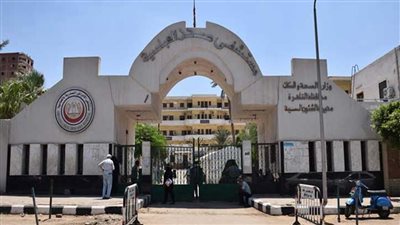 أبرزها تكدس مرضى وقلة الأطقم الطبية، جولة لوكيل صحة القاهرة تكشف فوضى بـ 