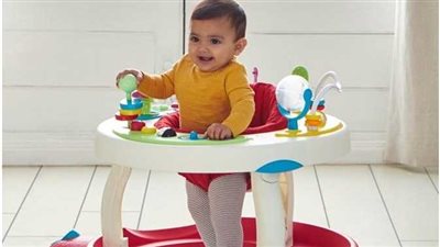 طبيب يحذر من مخاطر المشاية على الأطفال 