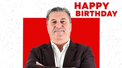 الزمالك يحتفل بعيد ميلاد بيسيرو مدرب الفريق