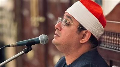 القارئ محمود الشحات متطوعا في عزاء سكرتير عام الدقهلية