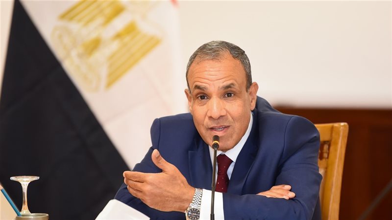 الدكتور بدر عبد العاطى
