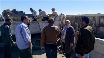 رئيس حي غرب بالإسكندرية يتابع أعمال رفع كفاءة محور المحمودية 