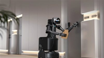 أبسط وأرخص وجاهز للعمل دائما، روبوت صيني بعجلات لخدمة المطاعم والمكاتب (فيديو)