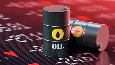 النفط يهبط 2.5%، والخام الأمريكي يتراجع دون 60 دولارًا