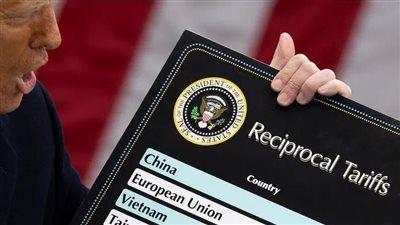 رسوم ترامب الجمركية بنسبة 10% على الواردات تدخل حيز التنفيذ