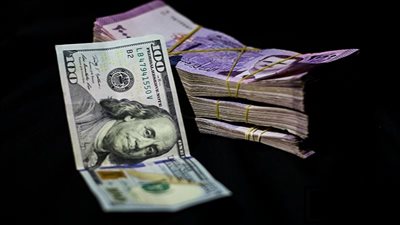 تراجع مفاجئ لسعر الدولار أمام الجنيه في منتصف تعاملات اليوم