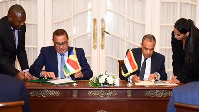 جلسة مشاورات ثنائية بين وزير الخارجية ونظيره السيشلي