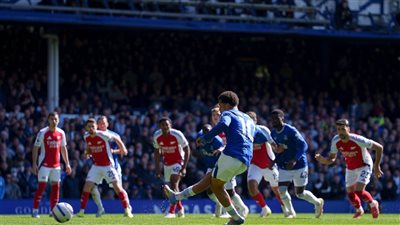 آرسنال يسقط في فخ التعادل أمام إيفرتون بالدوري الإنجليزي (فيديو)