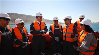 وزير البترول يتفقد وحدة التحكم والأرصفة البحرية بميناء سوميد بالعين السخنة