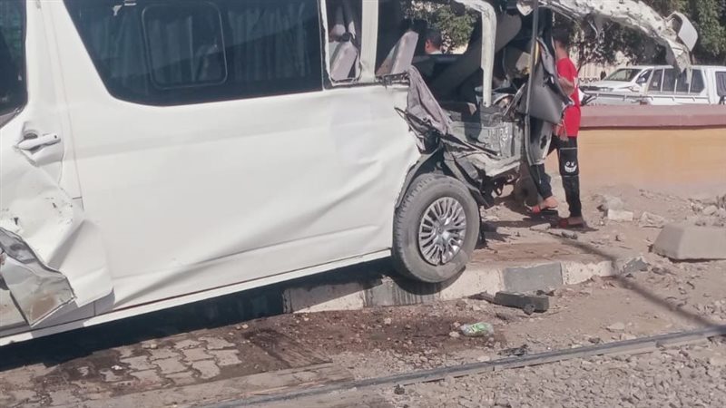 حادث تصادم قطار بميكروباص
