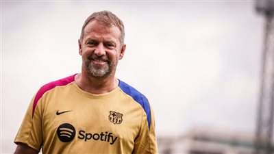 فليك يعلن تشكيل برشلونة لمواجهة ريال بيتيس في الدوري الإسباني 