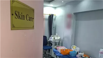 حاصلة علي بكالوريوس خدمة اجتماعية، ضبط فتاة تنتحل صفة طبيبة جلدية بسوهاج