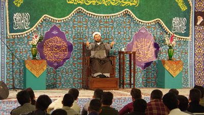 التلفزيون الإيراني يقطع بثه بعد احتجاج مواطن لهذا السبب (فيديو)