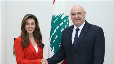 للمرة الثانية، المبعوثة الأمريكية ترتدي قلادة نجمة داوود في زيارتها لبيروت