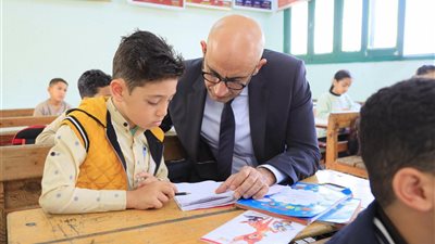 جولات مفاجئة لوزير التعليم.. يزور 7 مدارس بـ 3 محافظات.. يشدد على تسجيل الحضور والغياب.. إعطاء كل طالب حقه في التقييمات.. وضمان تسجيل الدرجات بشفافية ودقة 