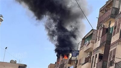 حريق أعلى مركز تجاري بشارع رمسيس في الأقصر (فيديو وصور)