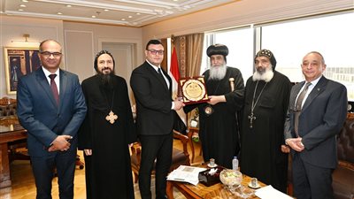 وزير الإسكان يستقبل ممثلي دير