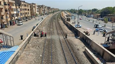 يهدد حياتهم، الأهالي يطالبون بغلق معبر غير شرعي بالسكة الحديد بالأقصر