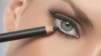 تفسير حلم وضع الكحل في المنام وعلاقته بسماع أخبار سعيدة 